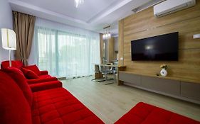 Red Luxury Apartment Lake On